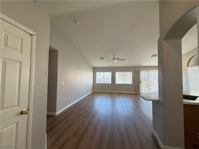 Foto del edificio - 2139 Meadow Green Ave