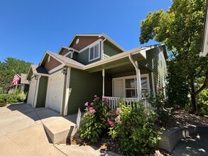 Building Photo - 802 Waterglen Dr