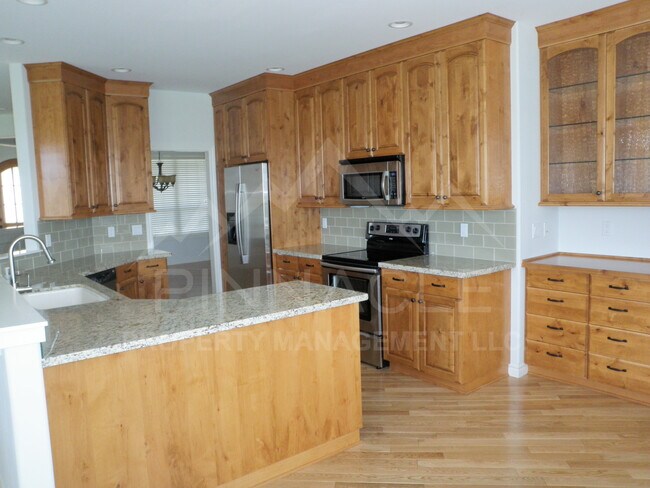 Foto del edificio - 917 Majesty Heights Dr