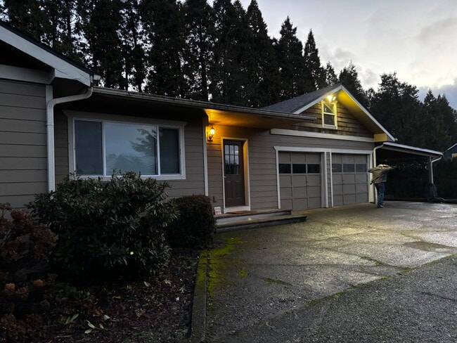 Building Photo - 6971 Rainbow Dr SE