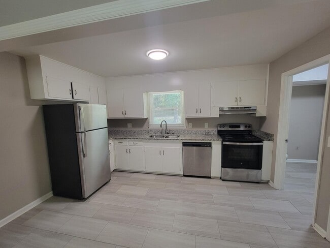 Building Photo - 3310 Emerson Dr