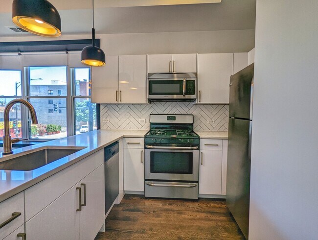 Building Photo - 2301 W Chicago Ave