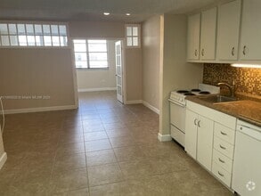 Building Photo - 999 Brickell Bay Dr