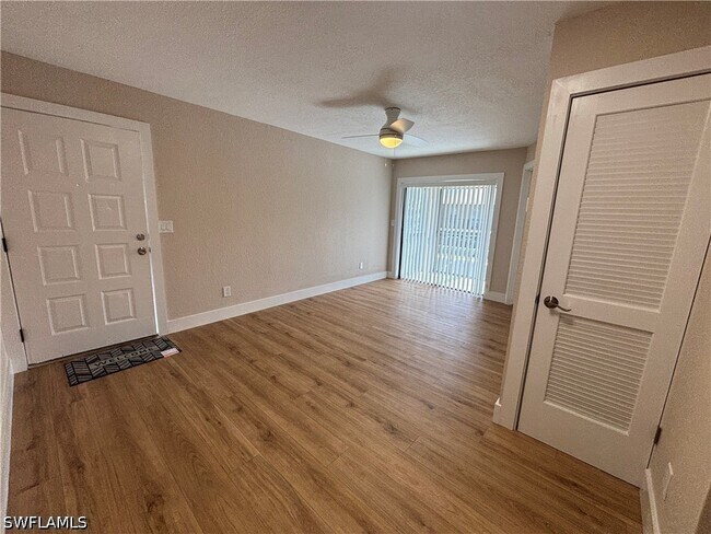 Building Photo - 5327 Summerlin Rd