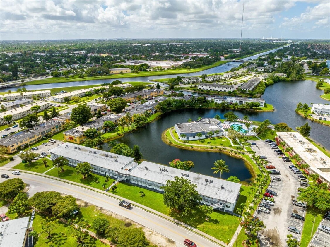 Foto principal - 20310 NE 2nd Ave