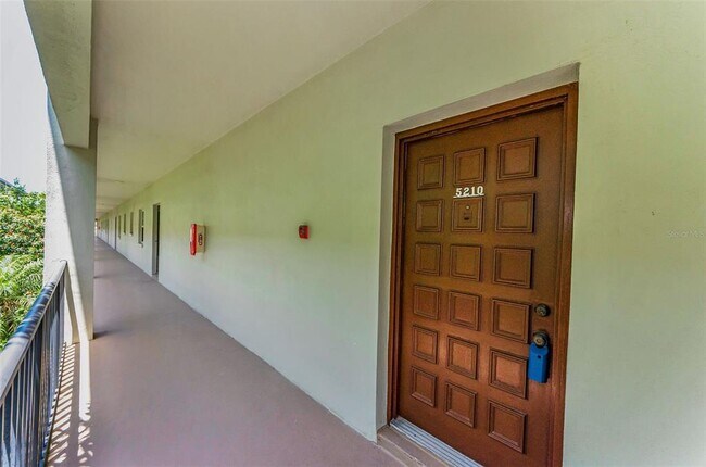 Foto del edificio - 2700 Bayshore Blvd