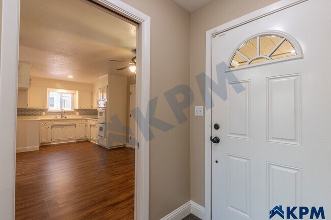 Building Photo - Charming 3 Bedroom 2 Bath Lincoln Village ...