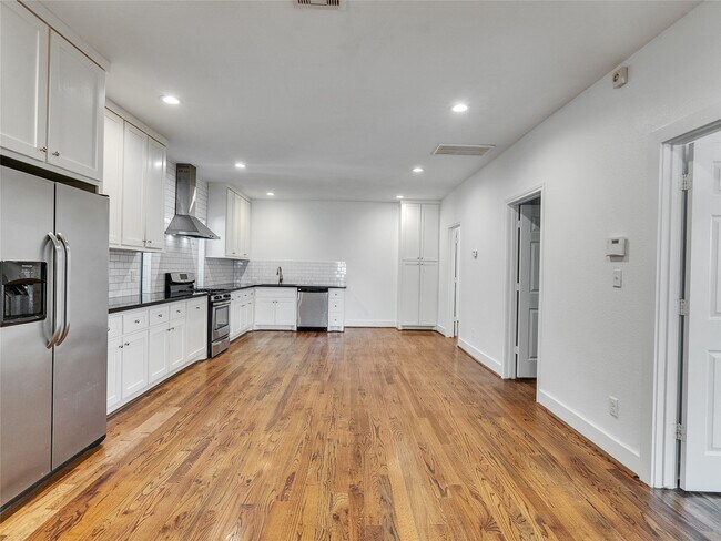 Foto del edificio - 4730 Bell St