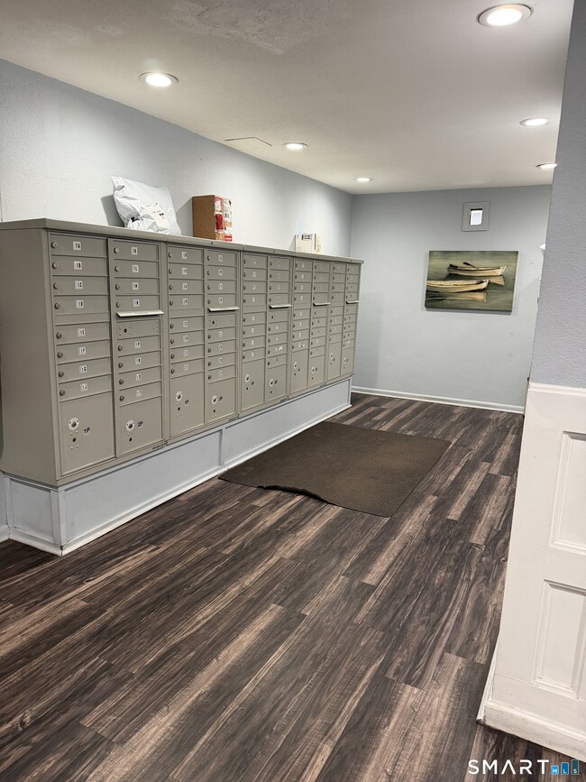 Building Photo - 70 Farmington Ave