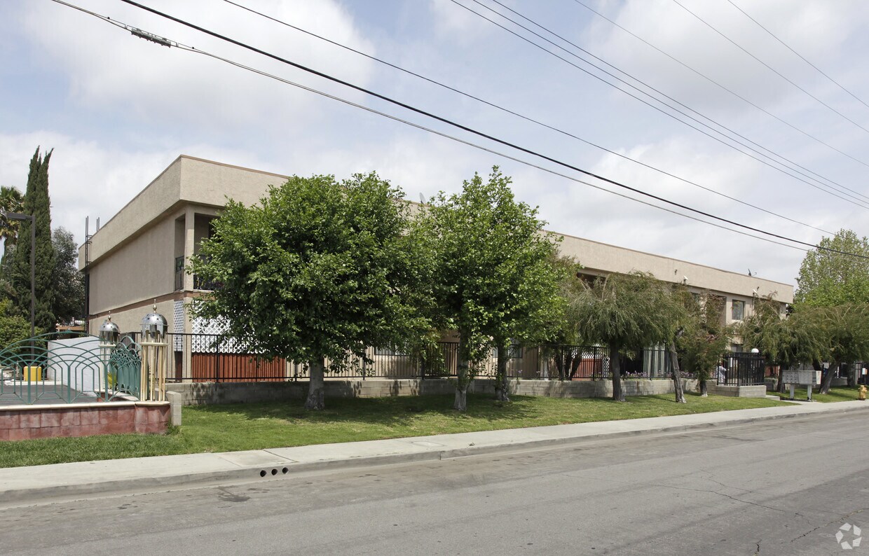 Foto principal - 9811-9831 11th St