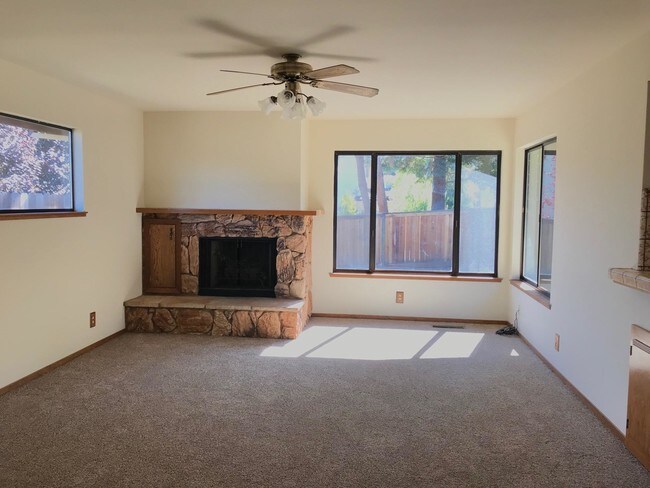 Building Photo - 4 bedroom in Napa CA 94558