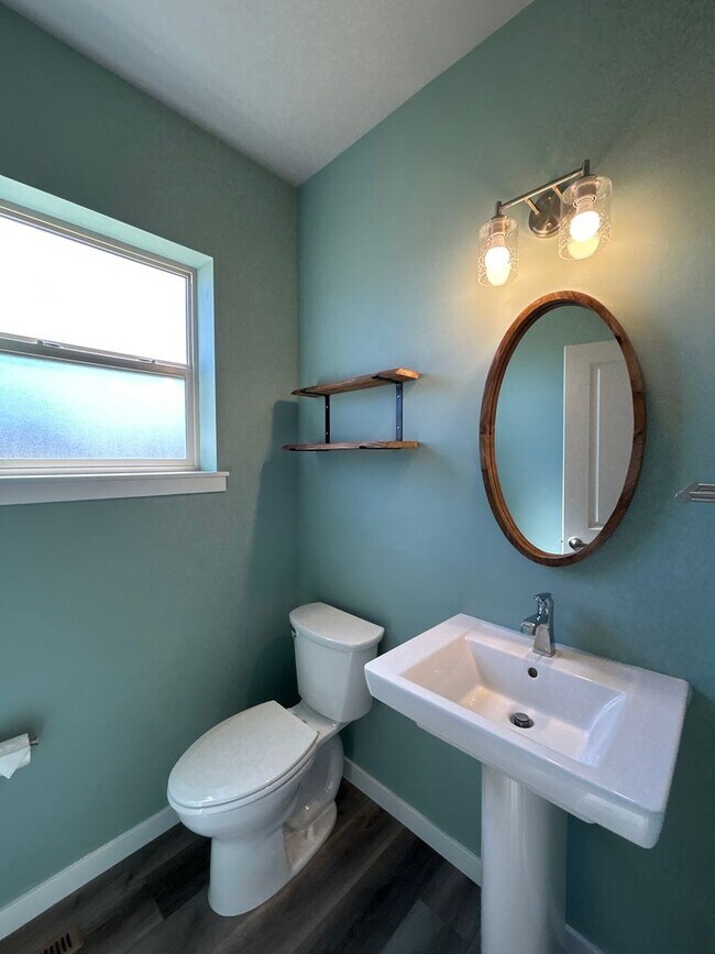 Foto del edificio - 2 Bedroom Townhouse in SW Redmond