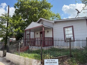 Building Photo - 814 S Cherry St