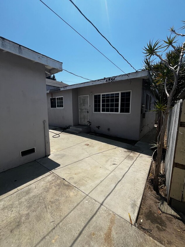 4554 W 171st St Unit 4556, Lawndale, CA 90260 Room for Rent in
