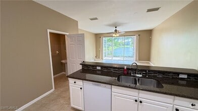 Building Photo - 8431 Village Edge Cir