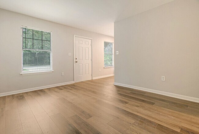 Foto del edificio - Bright, Renovated 2BR in the Heart of North Charleston
