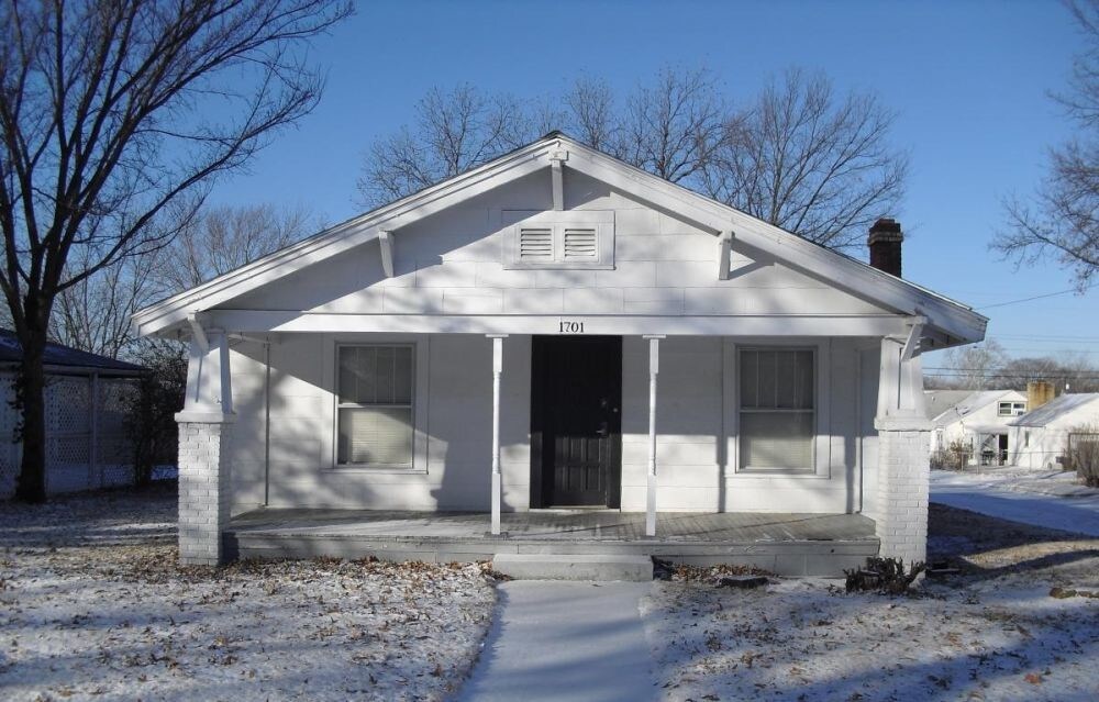 Primary Photo - 1701 S Keeler Ave