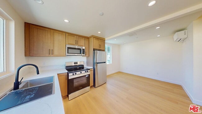 Foto del edificio - 6443 Satsuma Ave