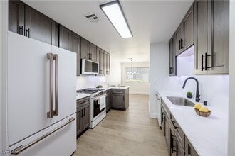 Building Photo - 540 W Horizon Ridge Pkwy