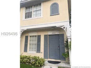Building Photo - 4963 SW 31st Ave