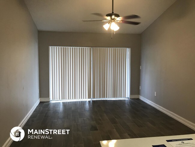 Foto del edificio - 20330 NW 36th Ct