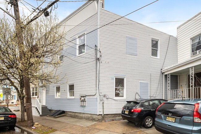 Foto del edificio - 1016 Paterson Plank Rd