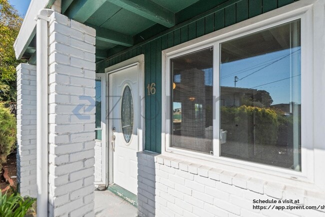 Building Photo - Unit