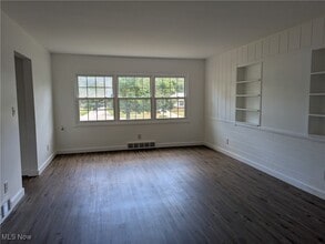 Building Photo - 602 Longmere Dr