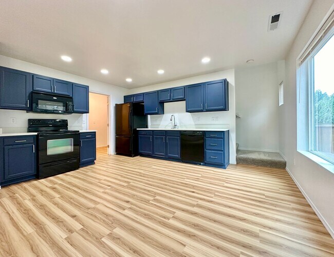 Building Photo - Beautifully Updated 3-Bedroom Home for Lea...