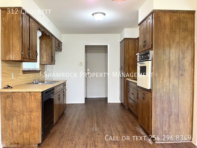 Foto del edificio - Hewitt 3-Bedroom Home