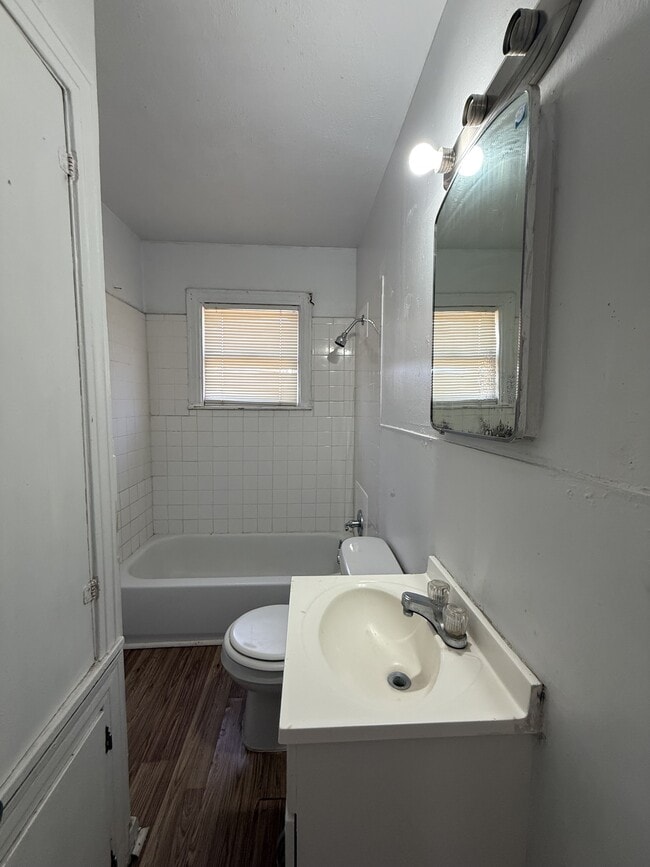 Building Photo - 114 Avenue V