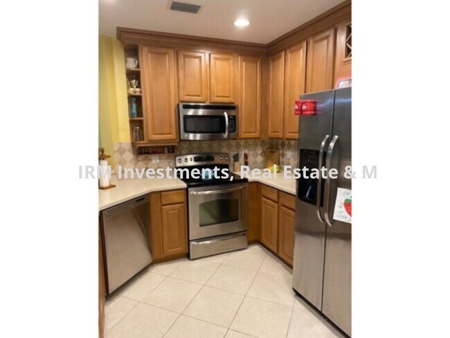 Foto del edificio - 2 bed 2 bath CONDO ground floor.