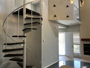 Building Photo - 2700 S White Mountain Rd