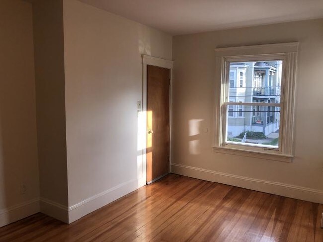 Building Photo - 2 bedroom in Woonsocket RI 02895