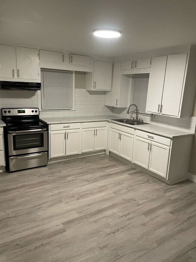Foto del edificio - 1602 E 23rd St