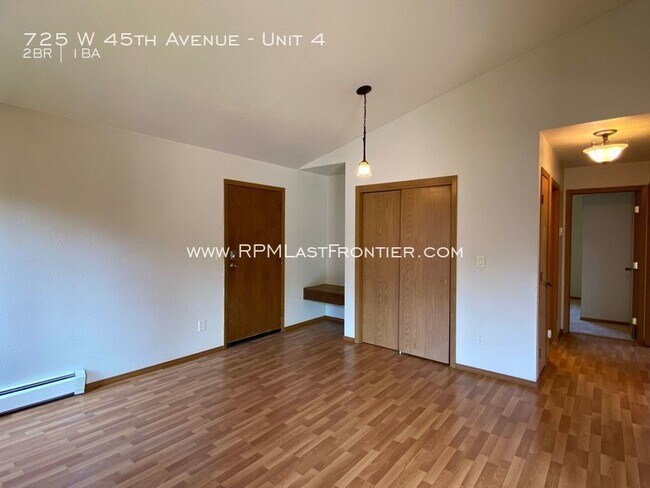 Building Photo - 725 W 45th Ave