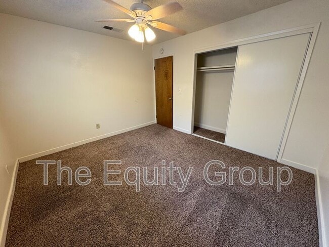 Building Photo - 1748 E Laura Ave