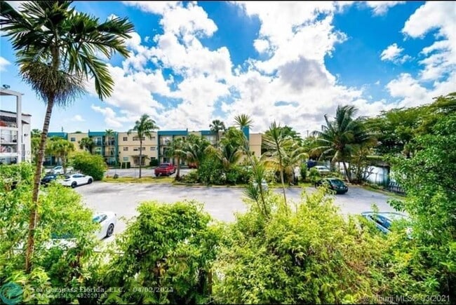 Building Photo - 4265 NW S Tamiami Canal Dr