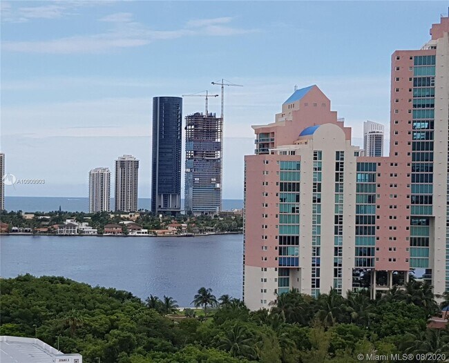 Building Photo - PARC CENTRAL AVENTURA SOUTH CONDO