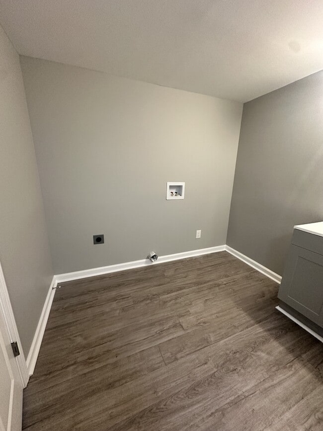 Building Photo - 115 Means Ave