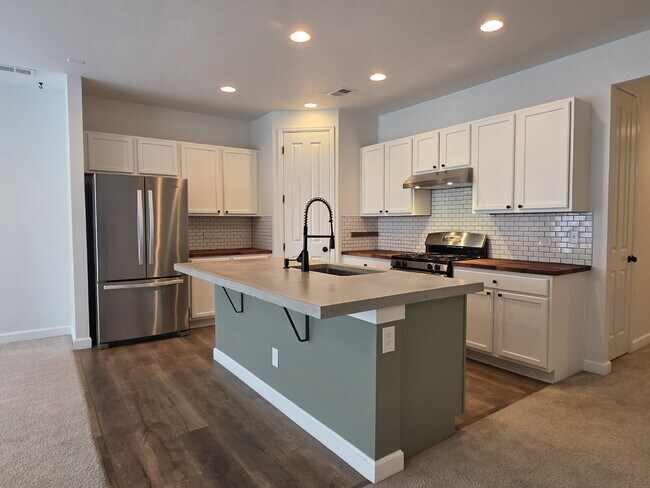 Building Photo - 25606 E Bayaud Ave