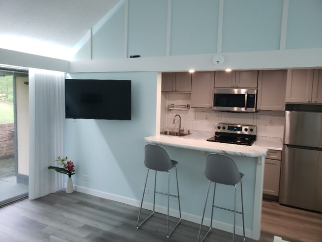 Building Photo - 115 Fairway Ave