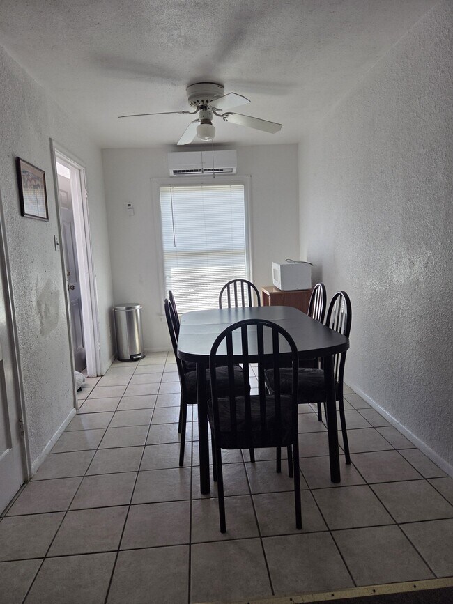 Foto del edificio - 641 Robinson St