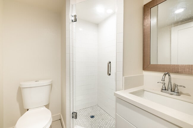 Building Photo - 1458 W 37th Pl