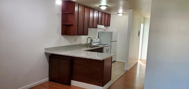 Foto del edificio - 4061 Park Center Ln