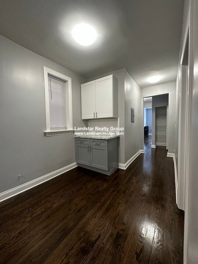Foto del edificio - 6259 N Lakewood Ave
