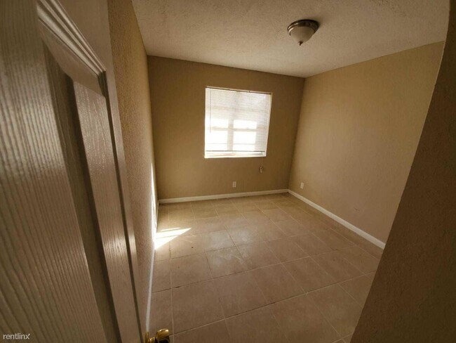 Building Photo - 5 br, 3 bath House - 928 Market St