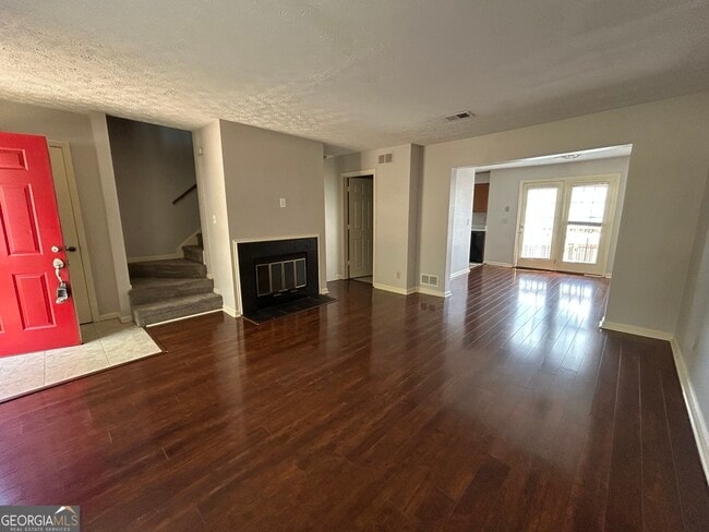 Building Photo - 216 High Creek Dr