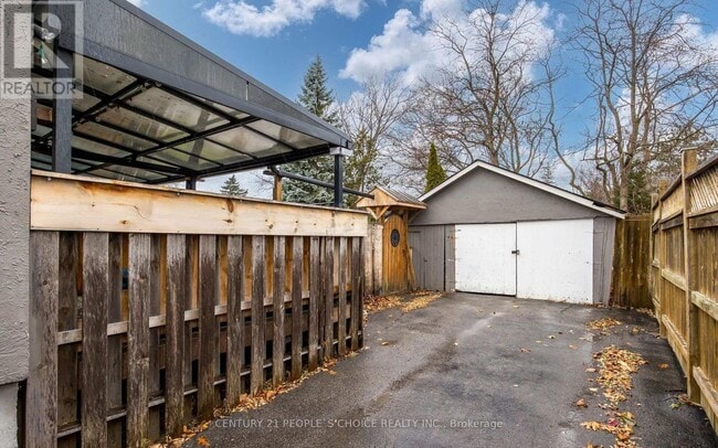 Building Photo - 22 Parker St