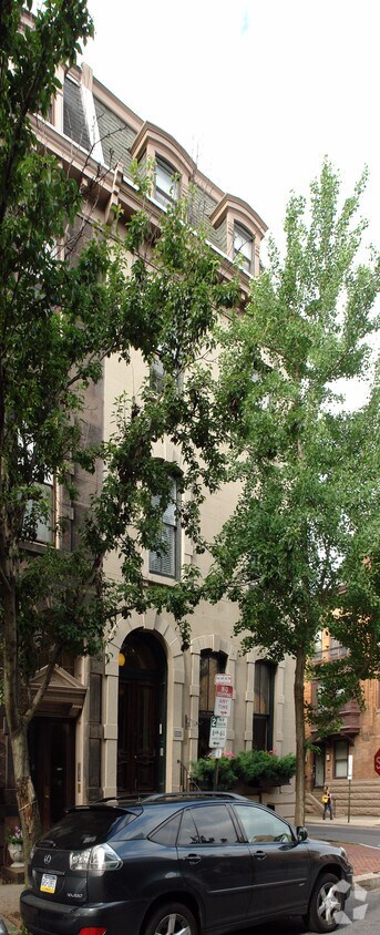 Building Photo - 2322 Spruce St